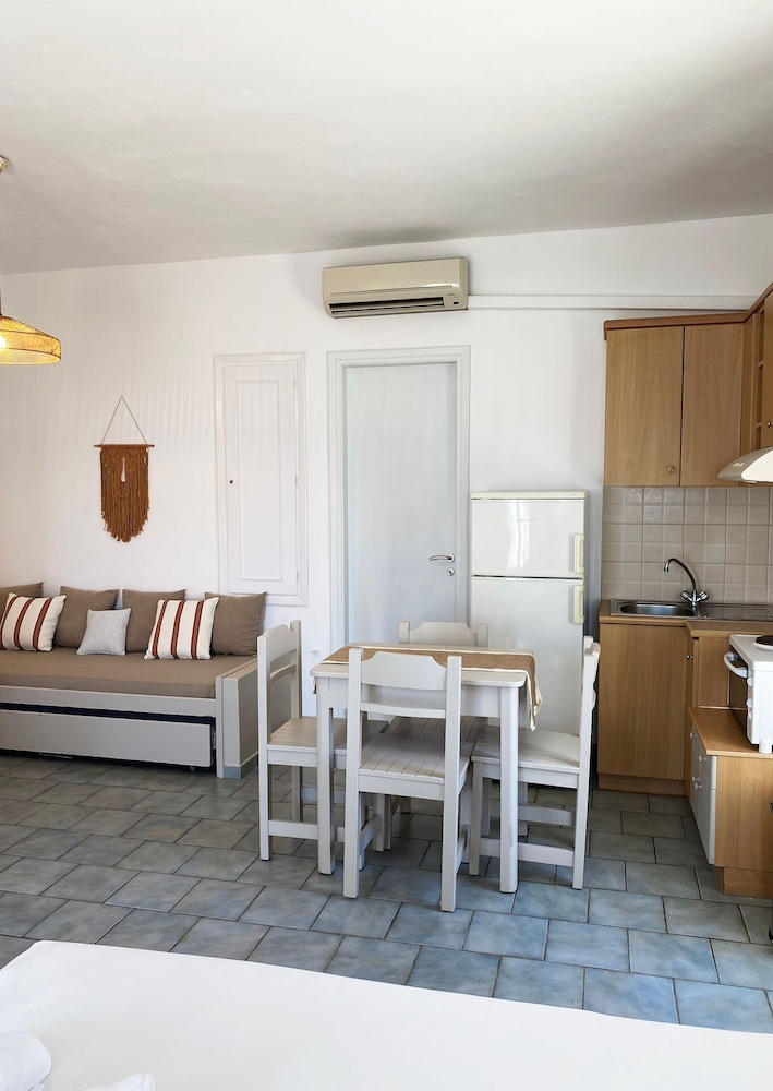 Agnadi Syros Studios & Rooms 31/50