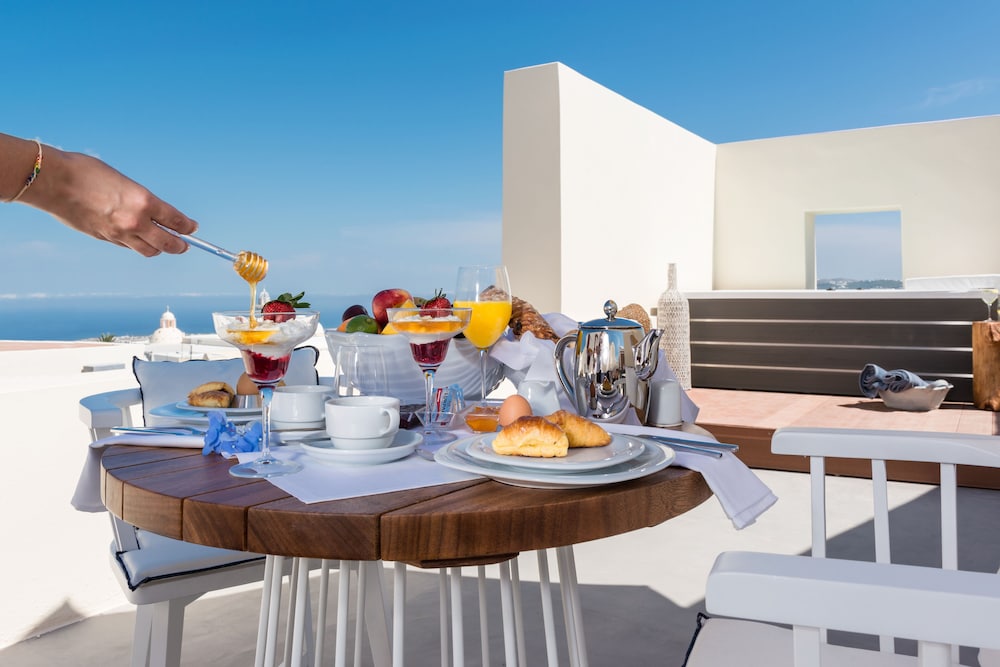 Mythical Blue Luxury Suites 40/50