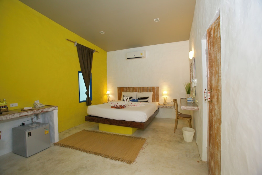 Lime N Soda Beachfront Resort 13/50