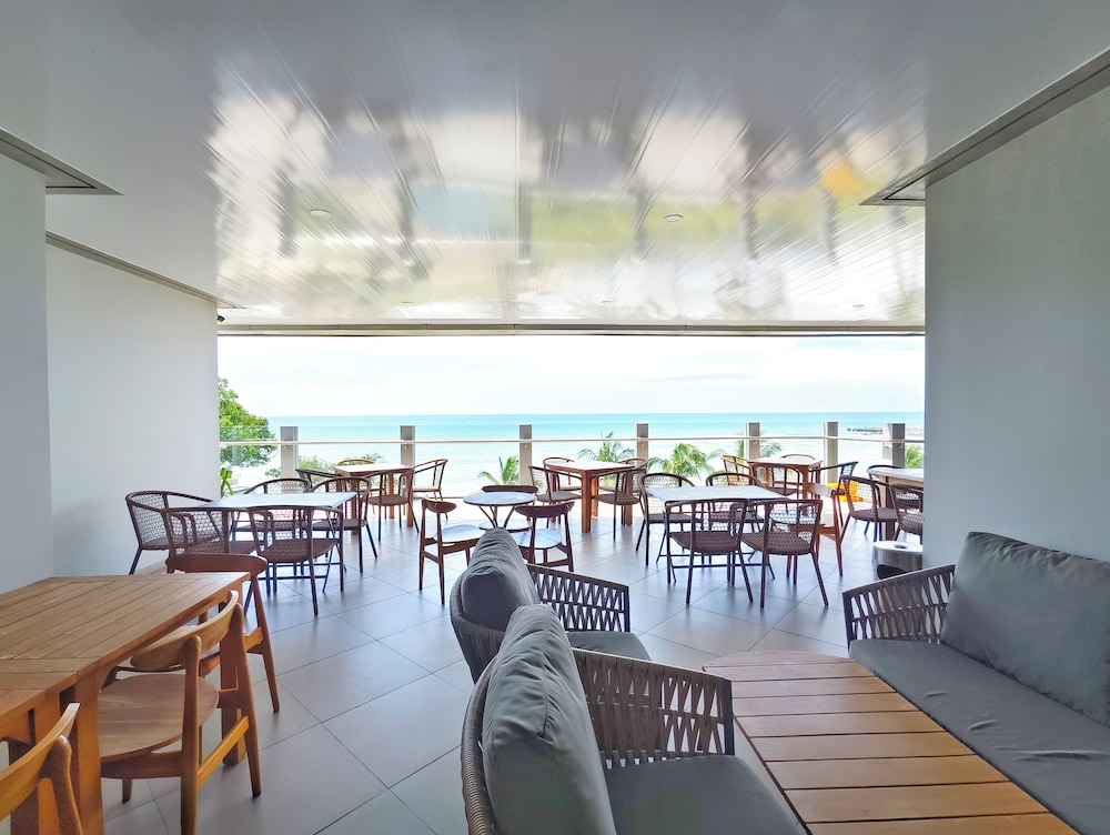 MaxOneHotels.com at Anyer 27/42
