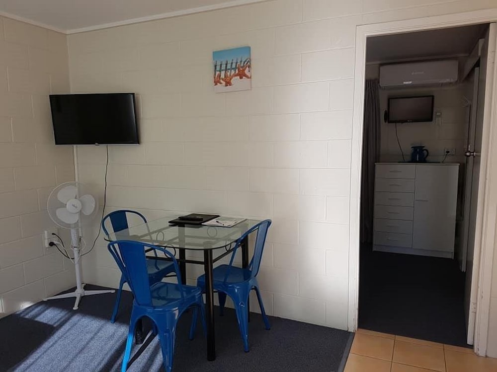 TOP SPOT MOTEL 56/70