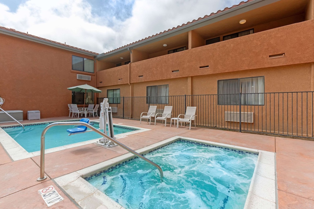 Quality Inn & Suites Oceanside Near Camp Pendleton 24/50