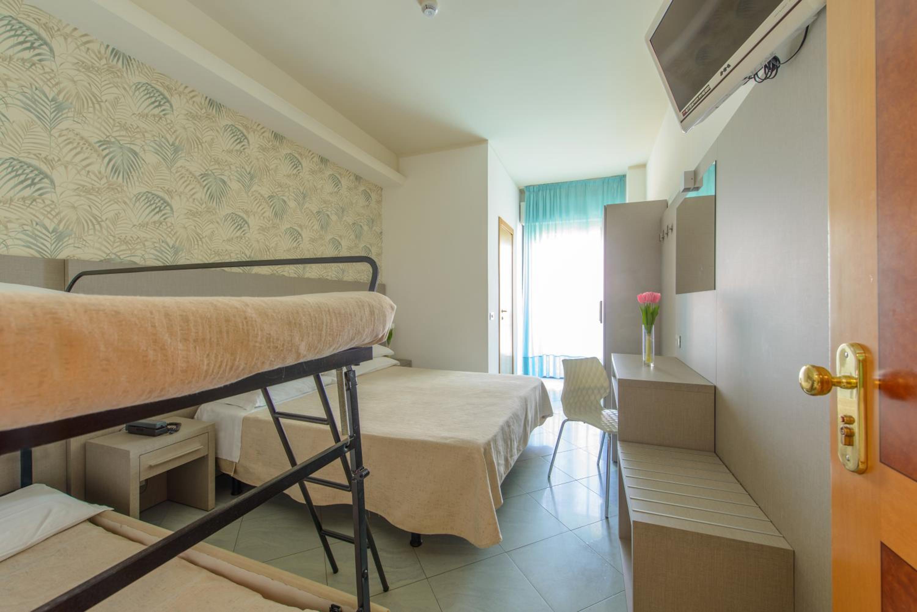 Christian Hotel 23/50