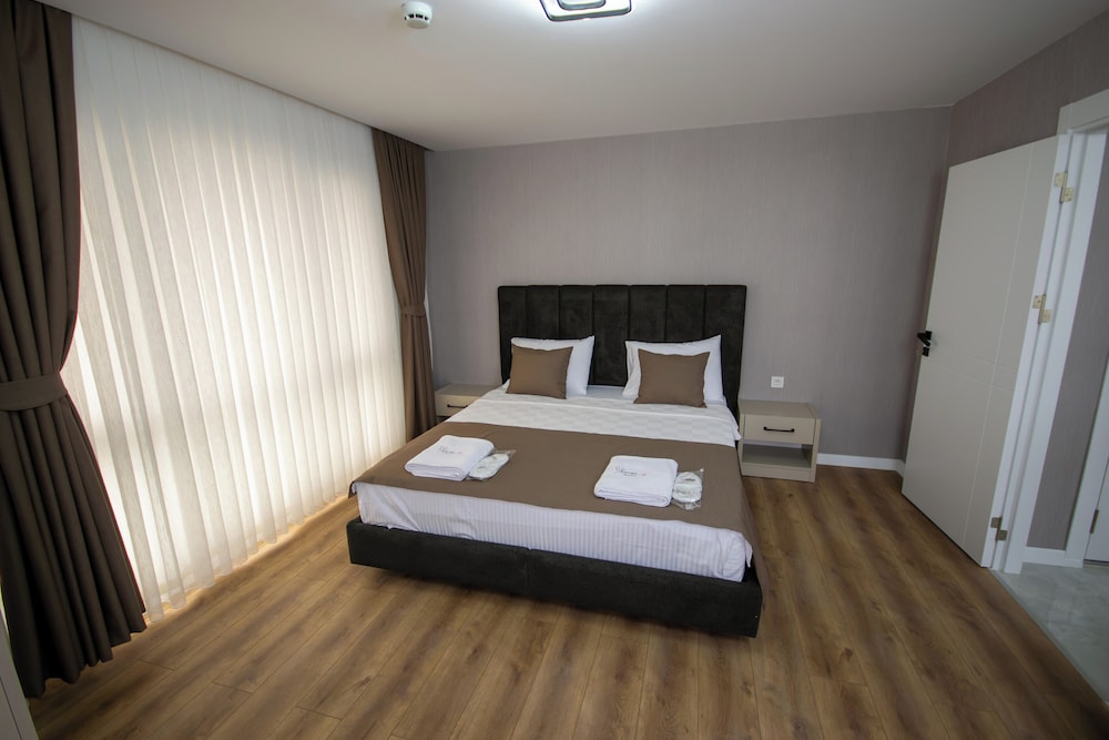 FAMILY SUITE, DELUXE