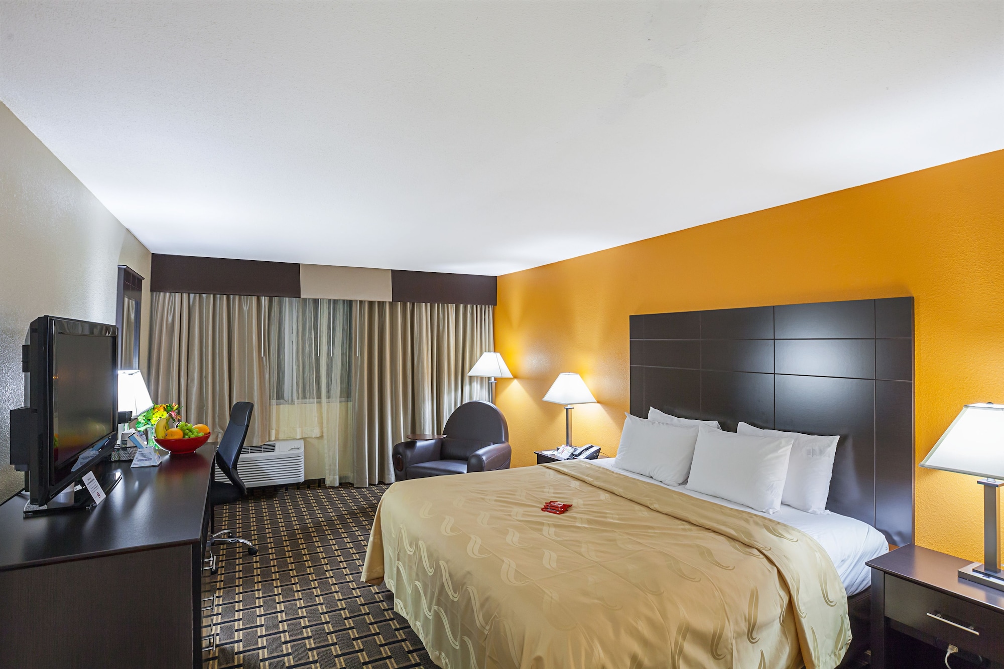BUSINESS, STUDIO, SUITE, KING BED, SOFA
