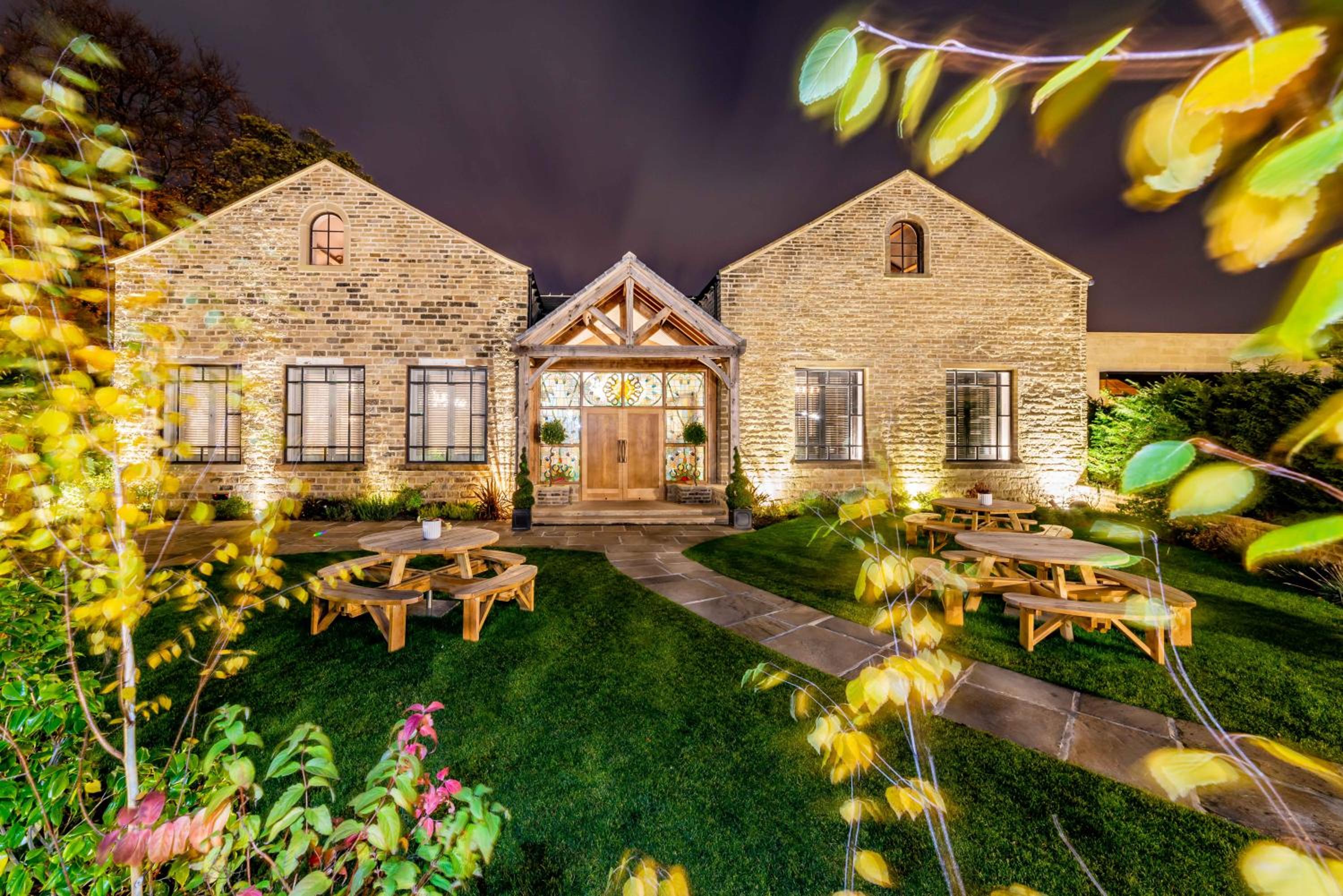 Manor House Lindley 28/31