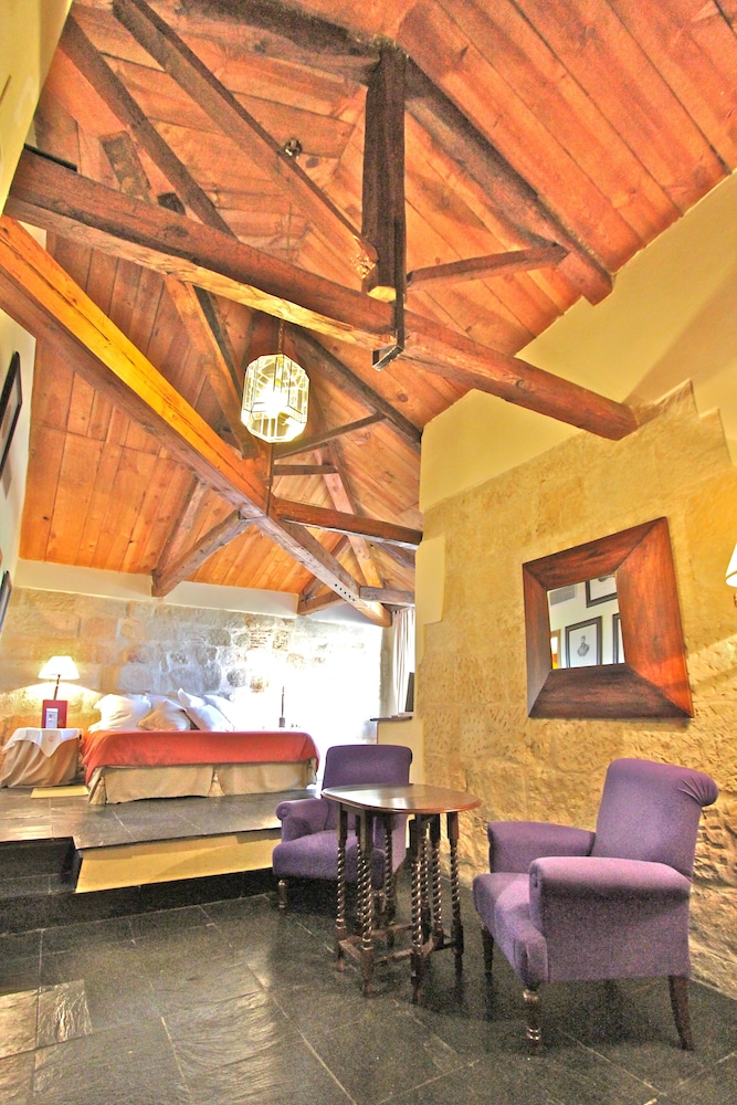 Posada Real Castillo Del Buen Amor 45/65