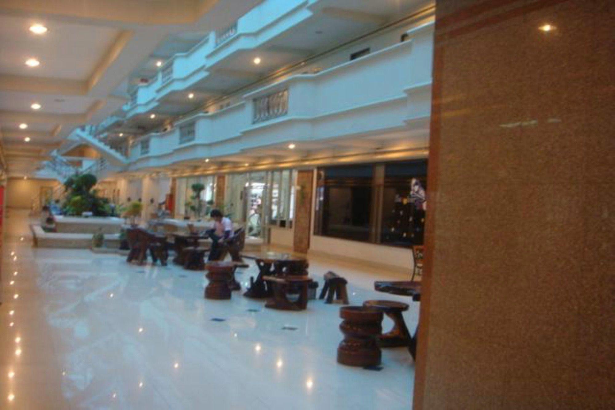 Wangburapa Grand Hotel 8/25