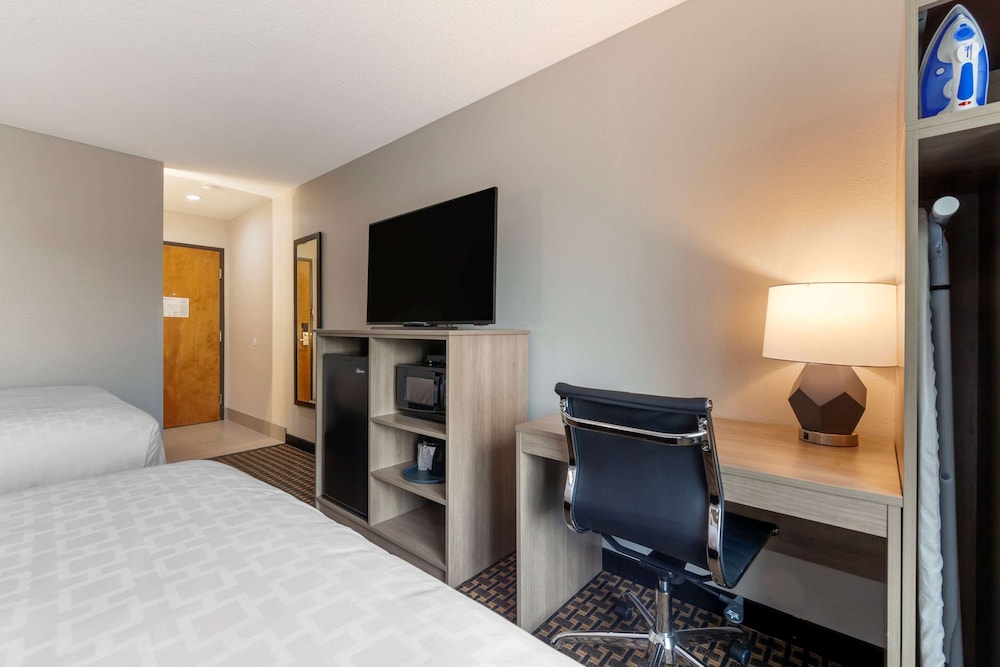 Red Roof Inn & Suites Tomah 22/57