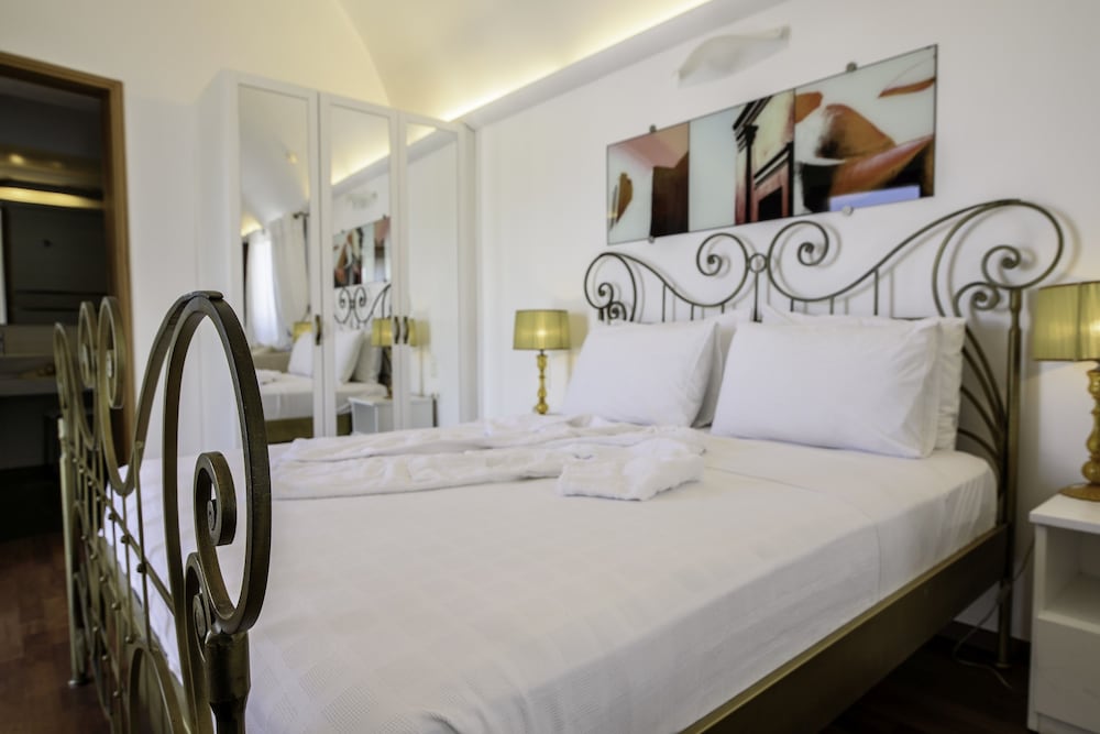 PRIVATE, ROYAL, SUITE, JETTED TUB