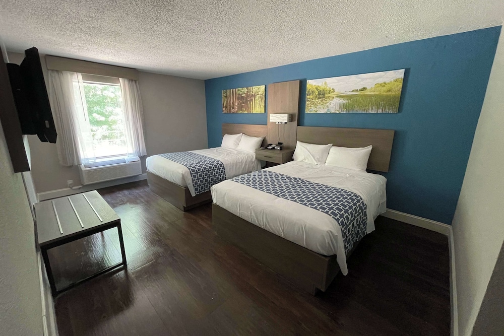 SUITE, MULTIPLE BEDS