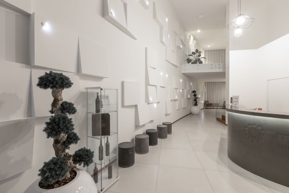 Tempus Hotel And Spa 25/50