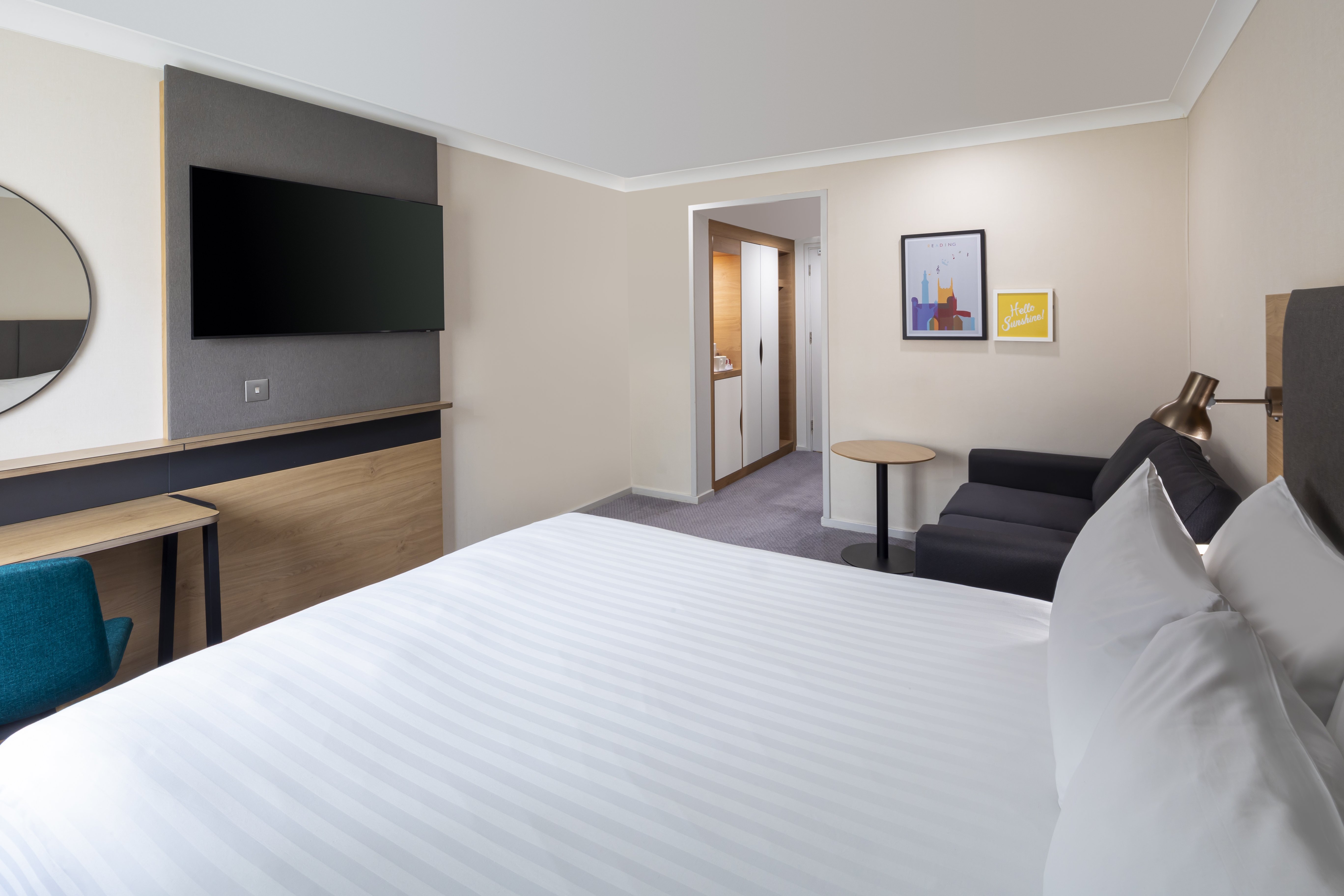 Holiday Inn Reading South M4 Jct11 30/81