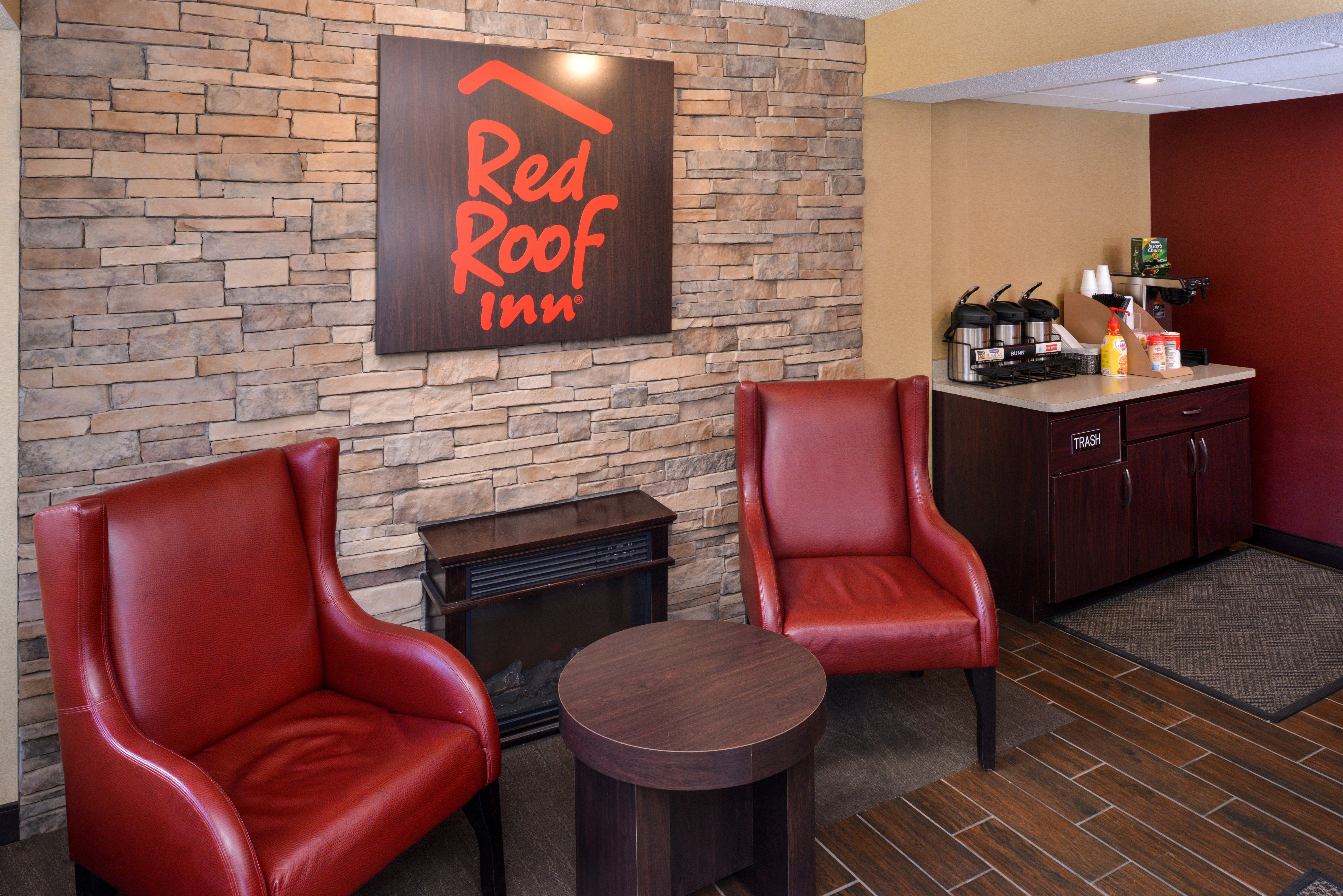 Red Roof Inn Milwaukee Airport 7/10