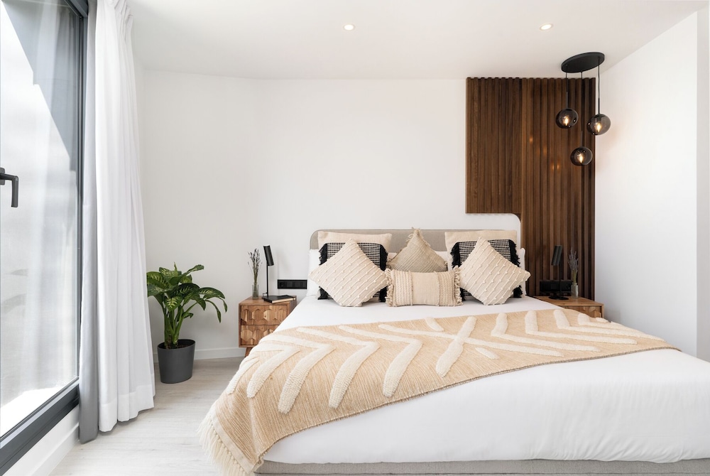 1 BEDROOM, TERRACE