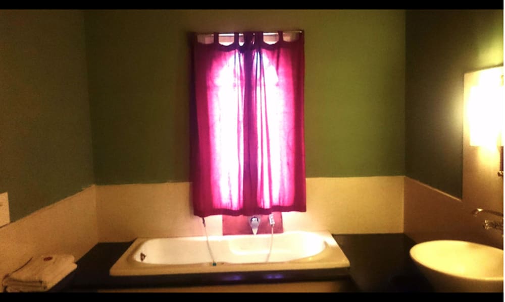 Hotel Mango Hill 46/50