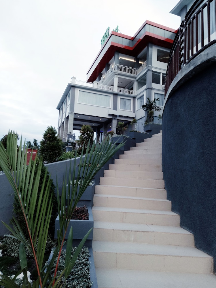 Hotel Santika Luwuk Sulawesi Tengah 6/42