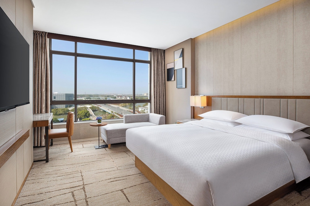 Room at Four Points by Sheraton Shanghai, Kangqiao, SHANGHAI