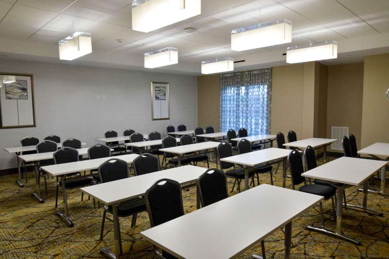 Comfort Inn & Suites Houston I-45 North IAH, TX 27/32