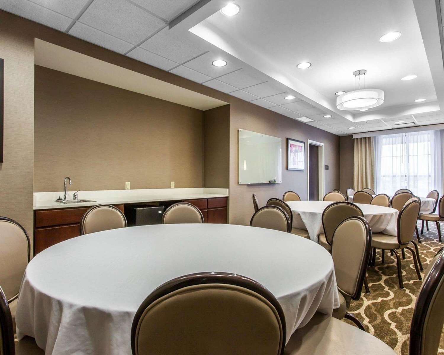 Comfort Suites Youngstown North 34/37