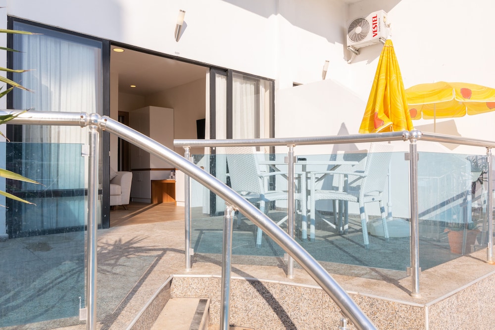 ponz boutique hotel 34/57
