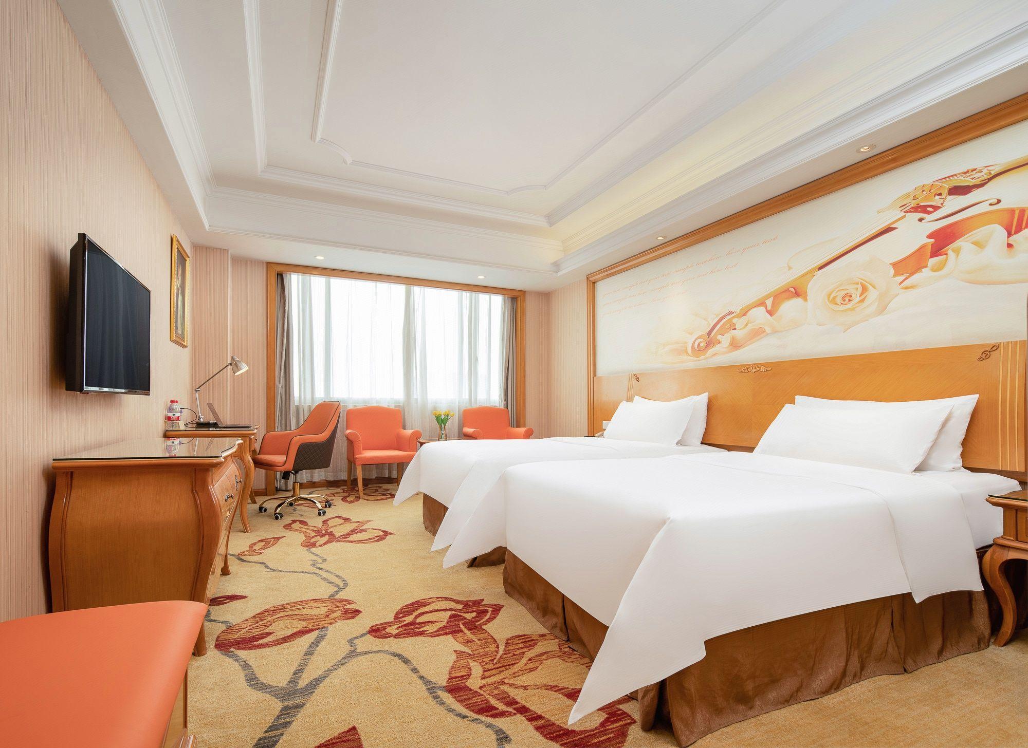 Vienna Hotel (Guangzhou Airport Road Huangshi) 24/60