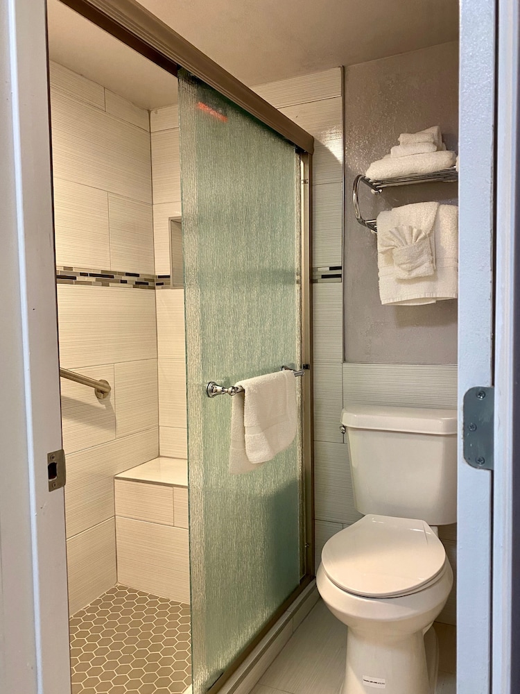 R Nite Star Inn & Suite 14/65
