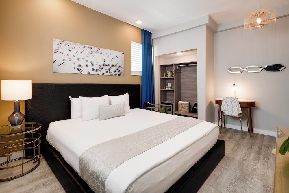 Catalina Hotel & Beach Club 14/70