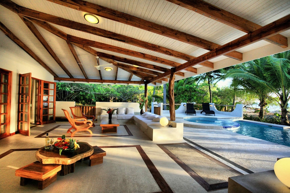 Tropico Latino Hotel 61/74