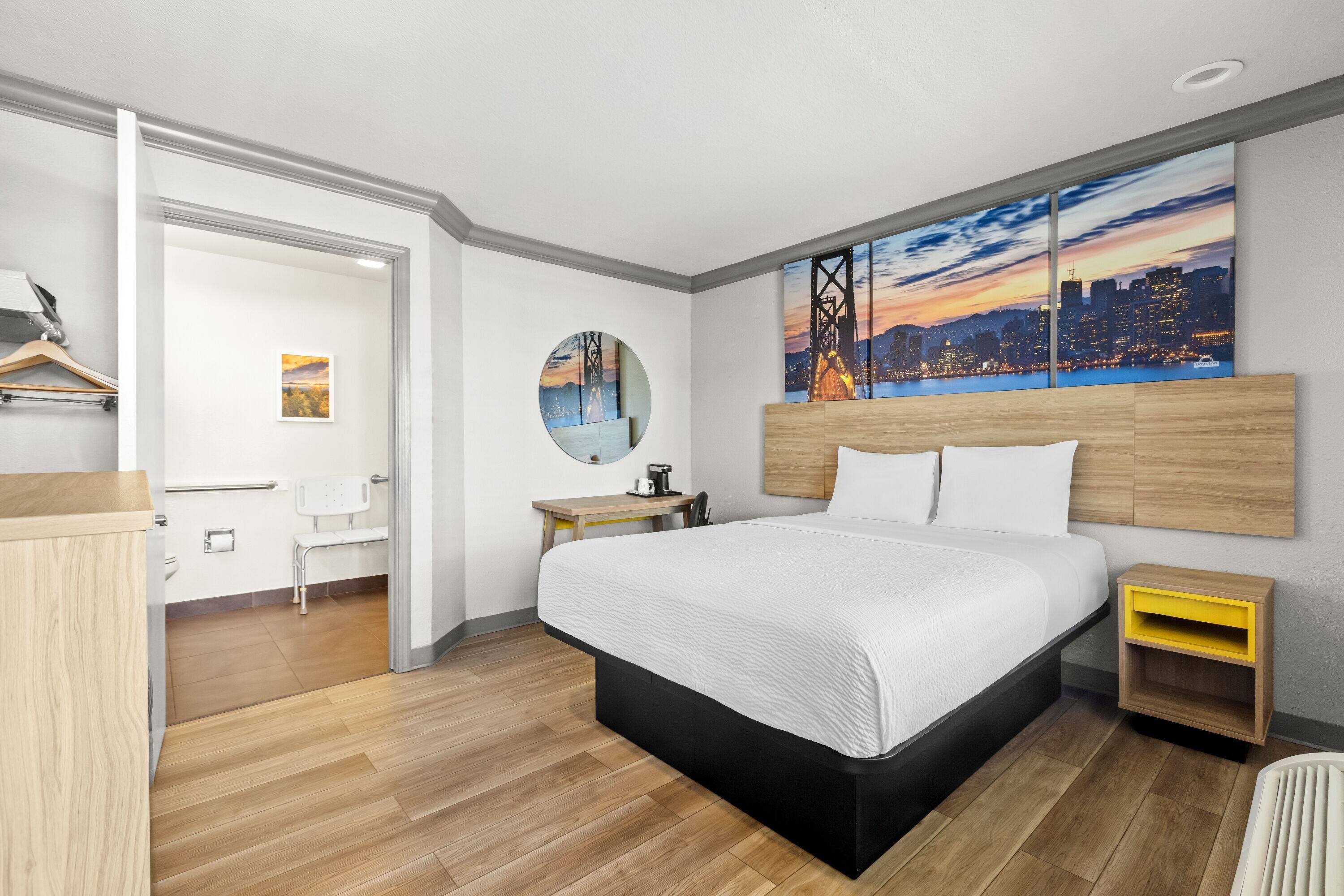 Room, Queen Bed, Accessible