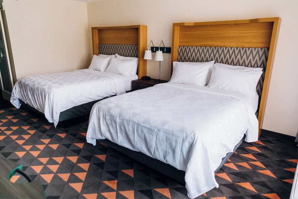 Holiday Inn Hotel Suites Phoenix Mesa Chandler 16/56