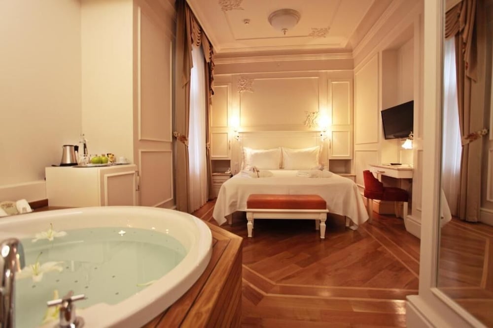 Corinne Hotel 33/50