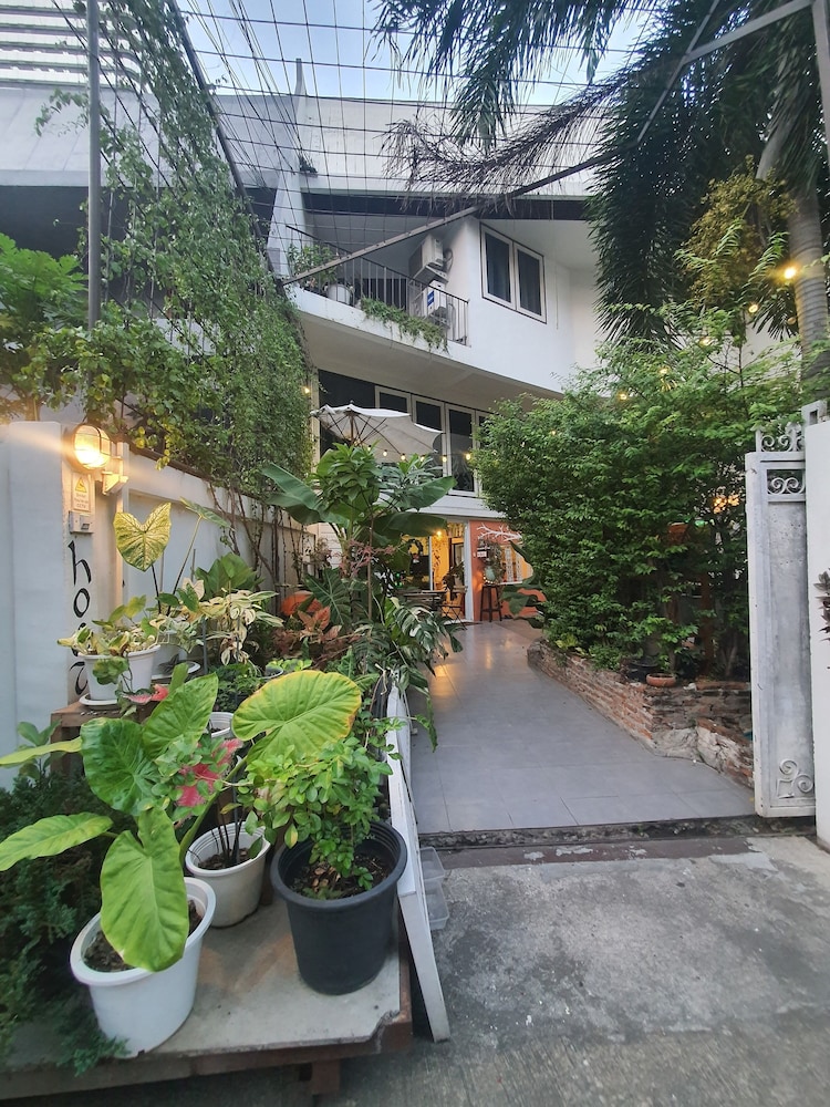 Hostel 16 65/72