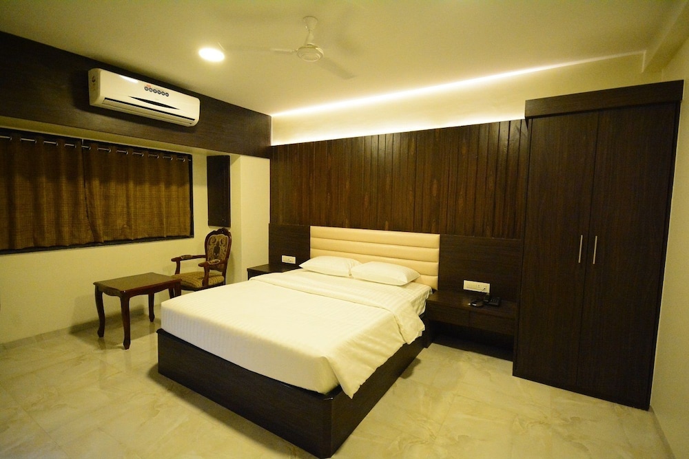 Hotel 24 Seven 12/40