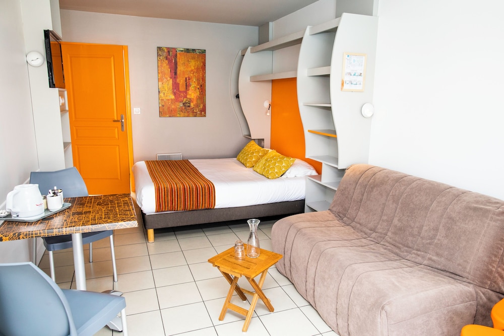 Comfort, Queen Bed, Sofa, The Originals Boutique, Hotel de Re 3/4