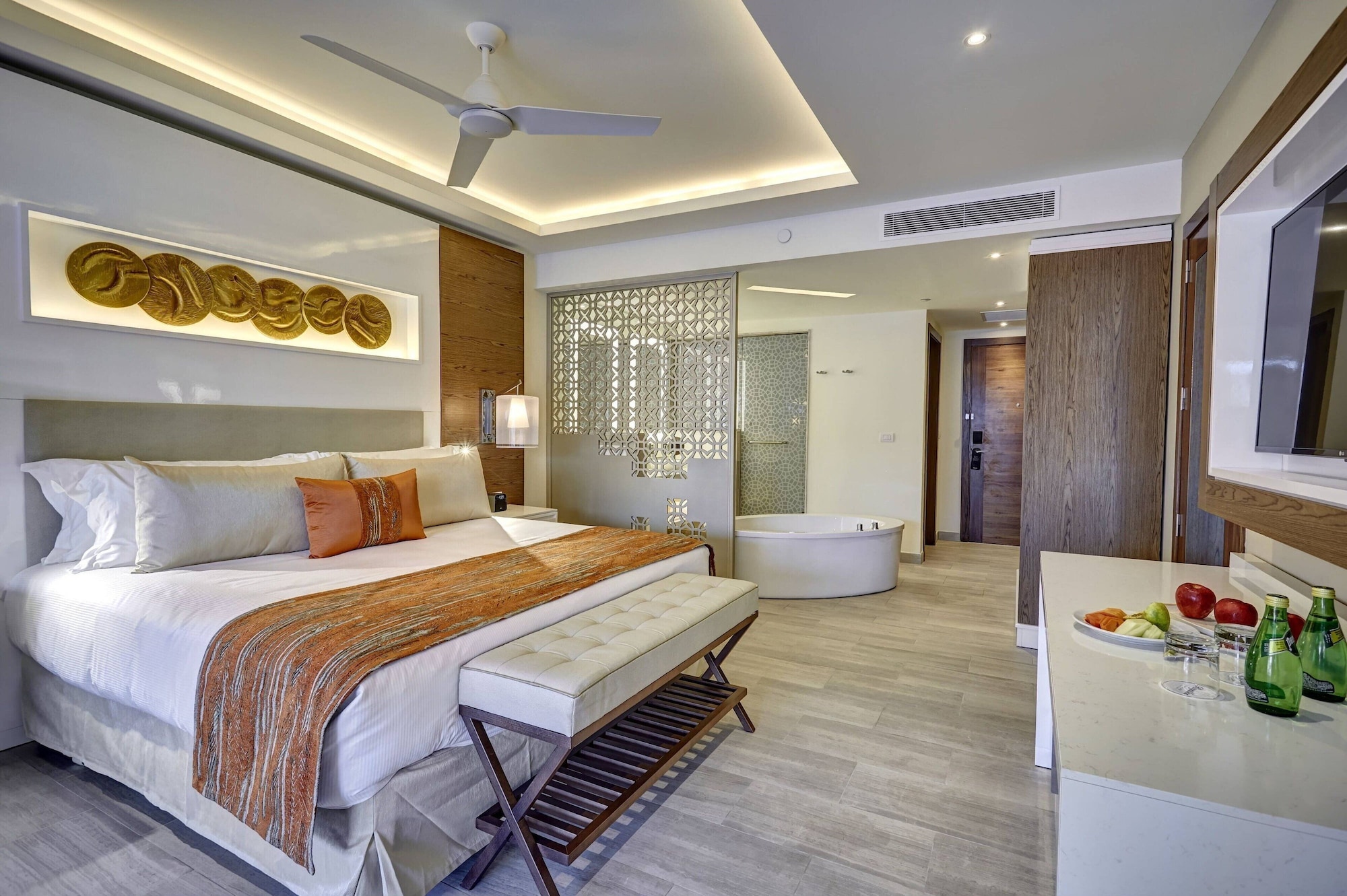 Diamond Club, Junior Suite, Luxury, 2 Queen Beds, Sofa، Royalton Bavaro, An Autograph Collection All Inclusive Resort and Casino 3/4
