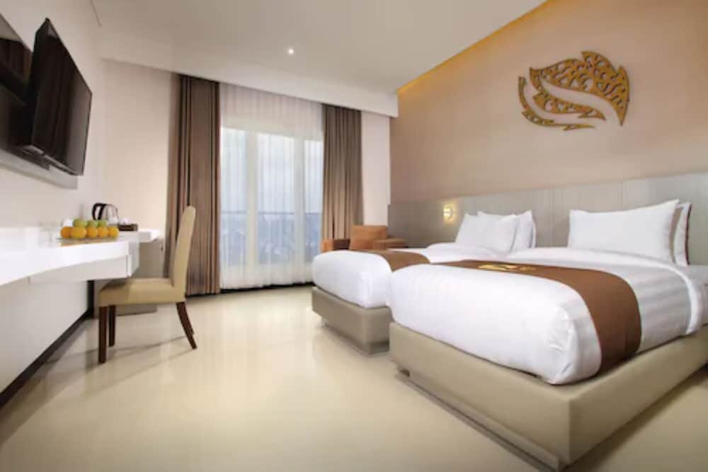 DELUXE, KING BED, BALCONY