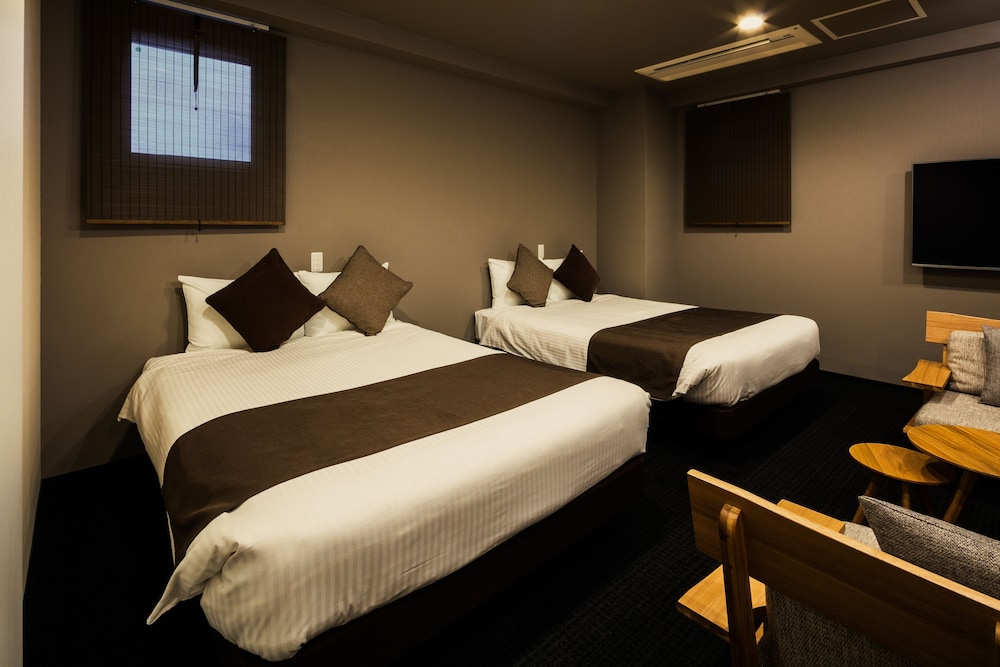 LUXURY, SUITE, MULTIPLE BEDS, CITY VIEW