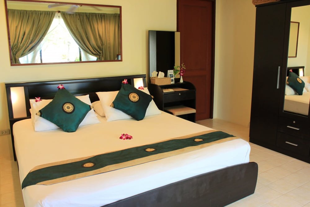 ROOM, KING BED, BEACH SIDE