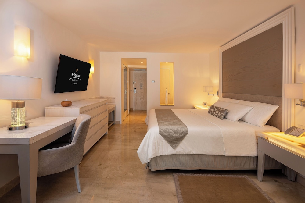 HONEYMOON, ROYAL, SUITE, OCEAN FRONT