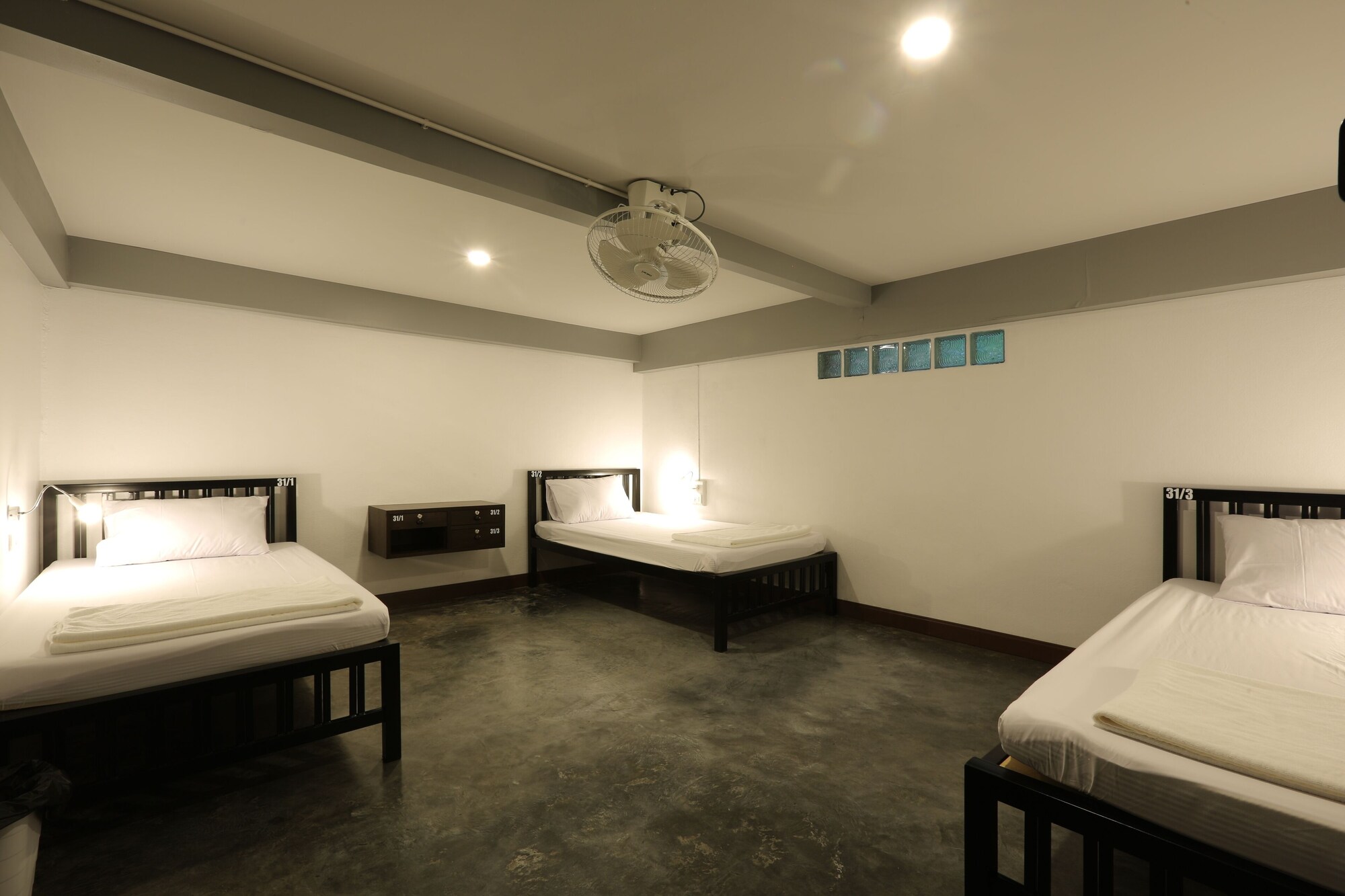 ROOM, TRIPLE, 3 BEDS