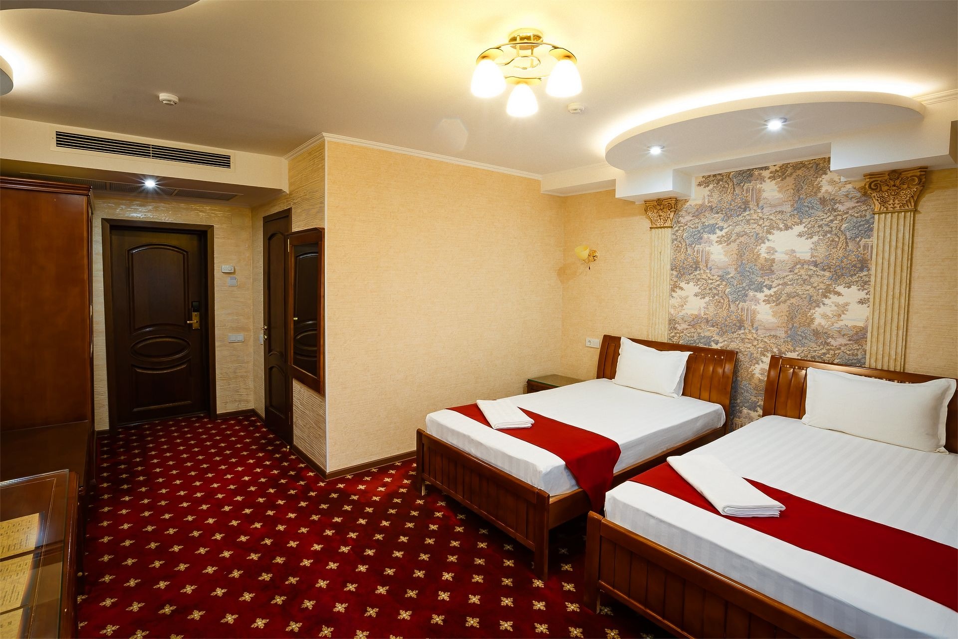 LUXURY, TWIN BEDS