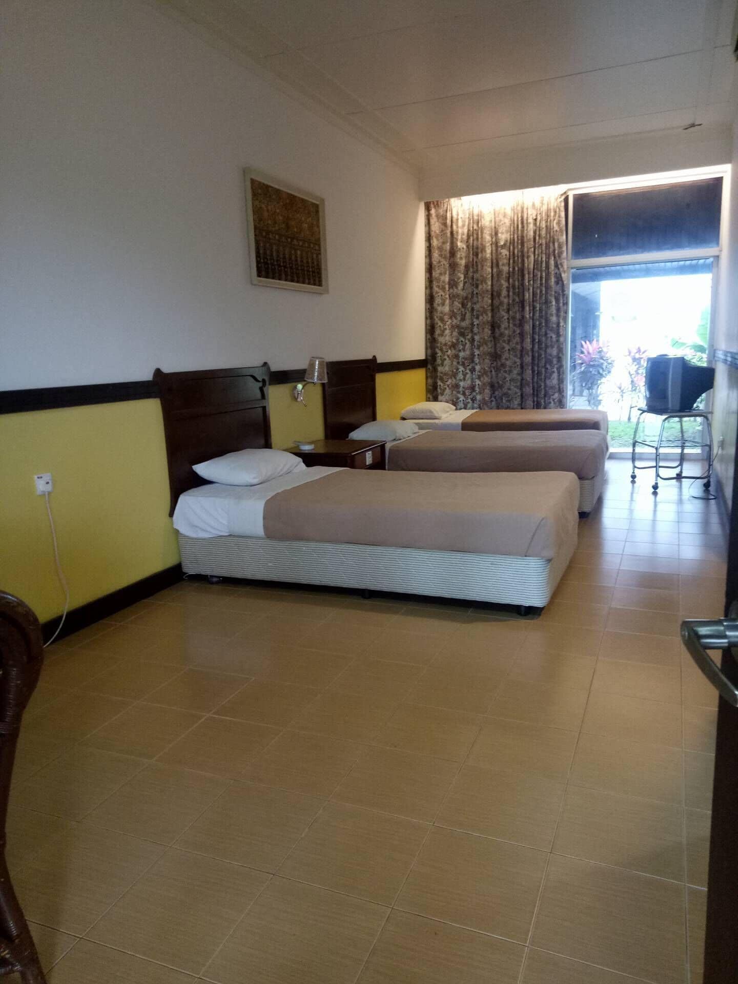 ROOM, TRIPLE