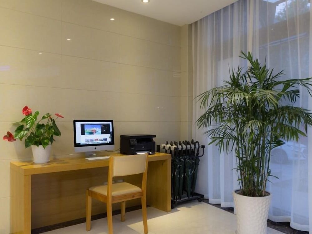 GreenTree Inn XuZhou JiaWang District Express Hotel 16/18