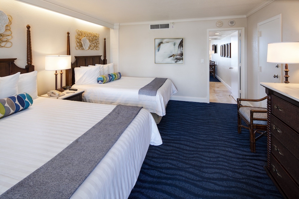 Tradewinds Island Grand Resort 16/65