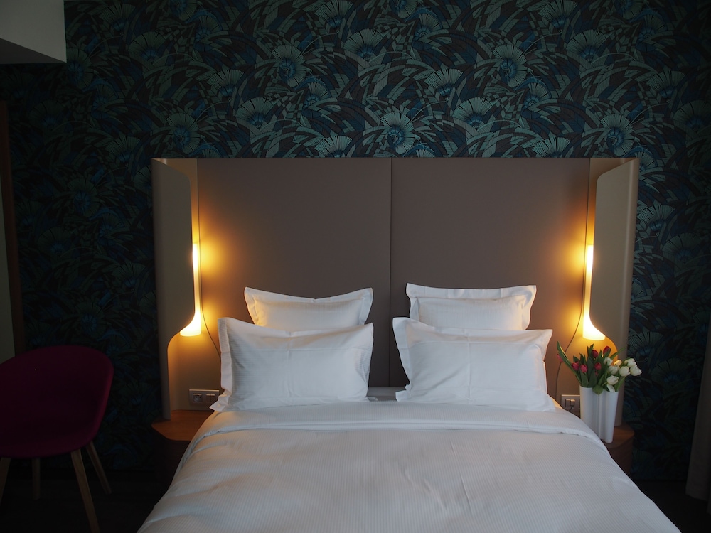 TRADITIONAL, QUEEN BED