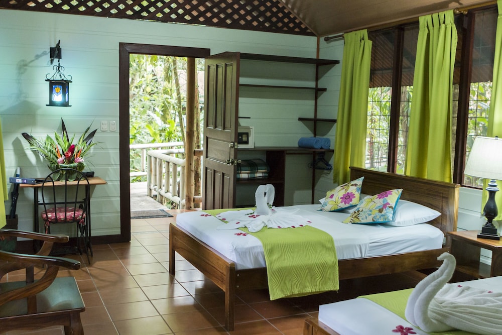 ANINGA LODGE 31/58