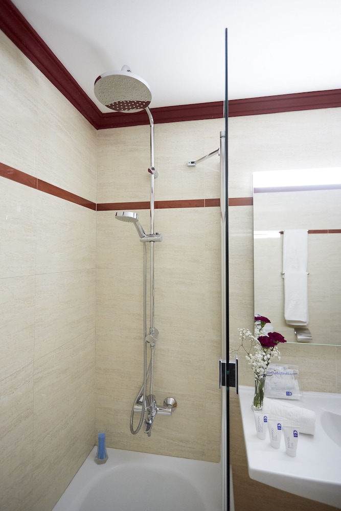 Invisa Hotel La Cala 48/99
