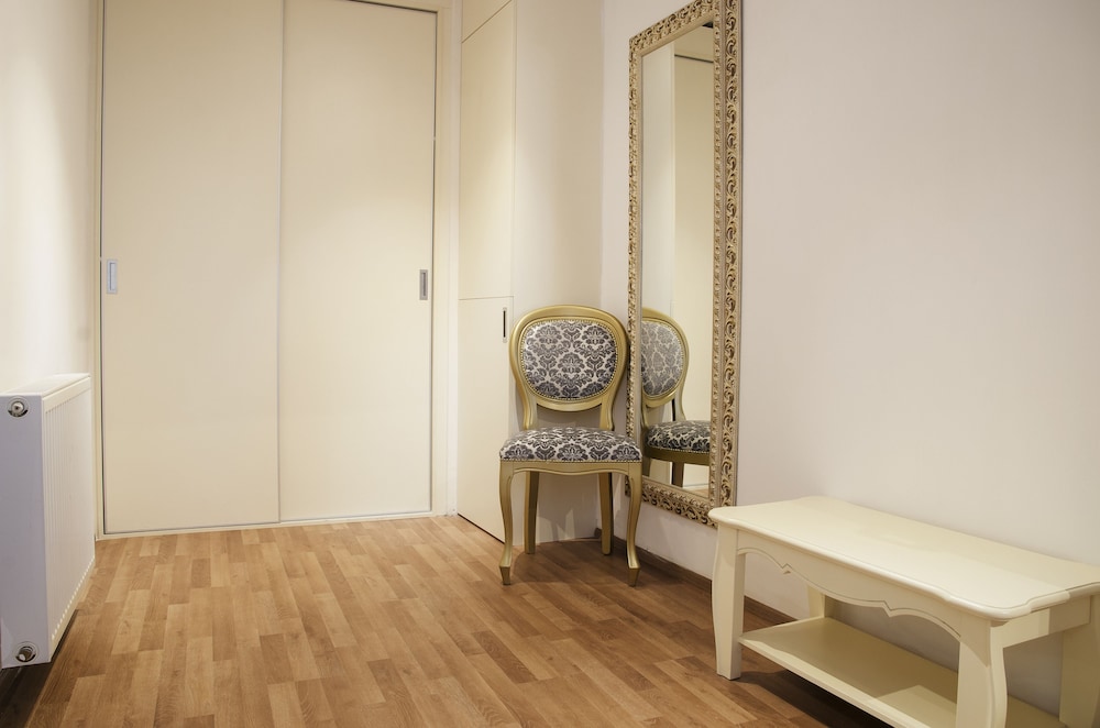 Dolce Vita Suites Hotel 36/48