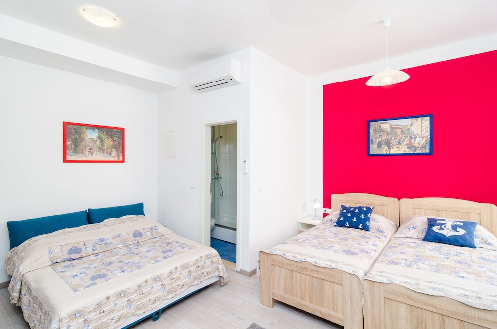 ROOMS TEZORO 9/49
